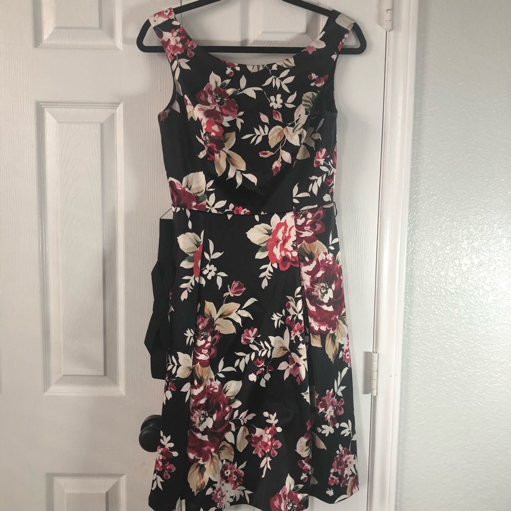 White House Black Market Floral Coktail Dress